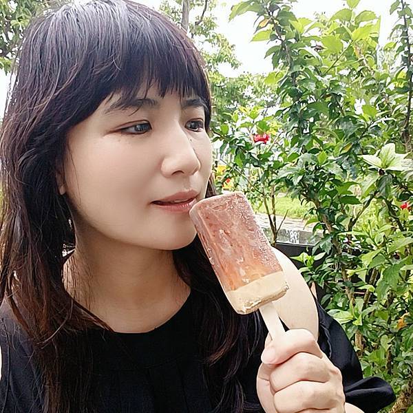 WA！COOKIES 泰式奶茶奶蓋雪糕、紅茶牛奶焦糖奶蓋雪糕開箱/全家、家樂福熱門販售