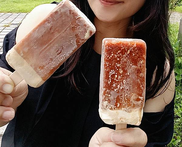 WA！COOKIES 泰式奶茶奶蓋雪糕、紅茶牛奶焦糖奶蓋雪糕開箱/全家、家樂福熱門販售