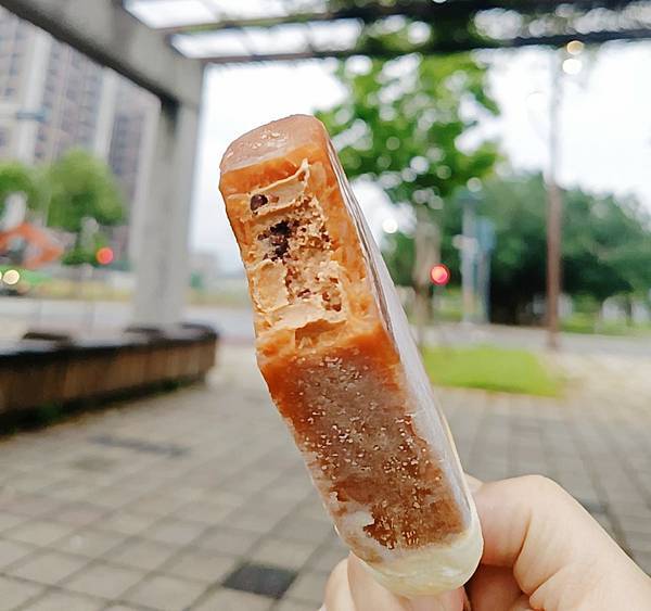 WA！COOKIES 泰式奶茶奶蓋雪糕、紅茶牛奶焦糖奶蓋雪糕開箱/全家、家樂福熱門販售