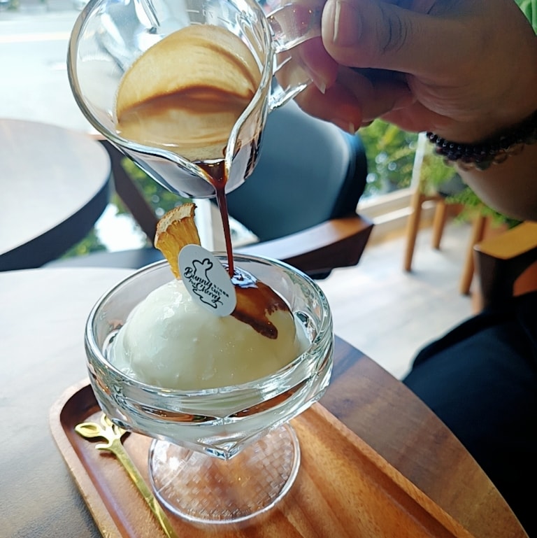 台中沙鹿森林系療癒咖啡屋~兔子採櫻桃咖啡Bunny Pick Cherry