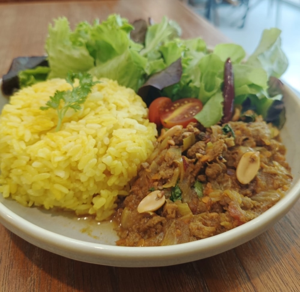 黑眼熊咖啡竹北店｜貝果酸甜爆擊＋咖哩飯香辣開胃，藏不住的早午餐口袋名單